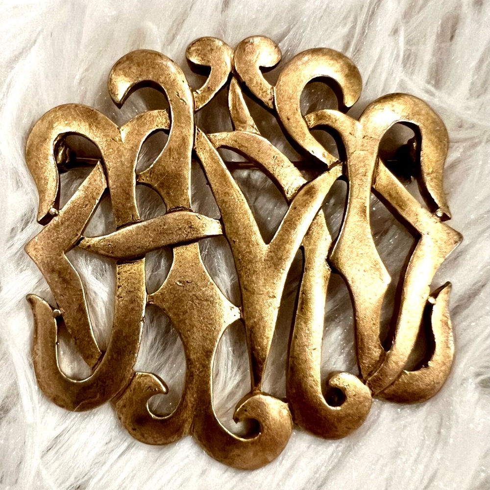 M Jent Vintage Gold Tone Monogram Style Brooch Intertwined Ribbon 1970-1980